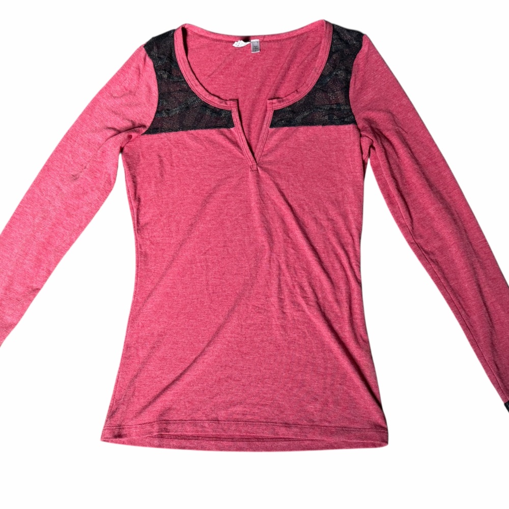 Buckle BKE ladies Pink Long Sleeve pullover Top with Lace Detail size Small